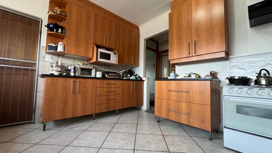 5 Bedroom Property for Sale in Wavecrest Eastern Cape